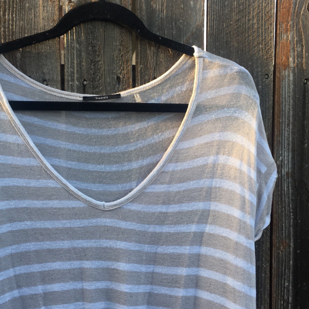 • [tahari] mocha and white lightweight knit top •